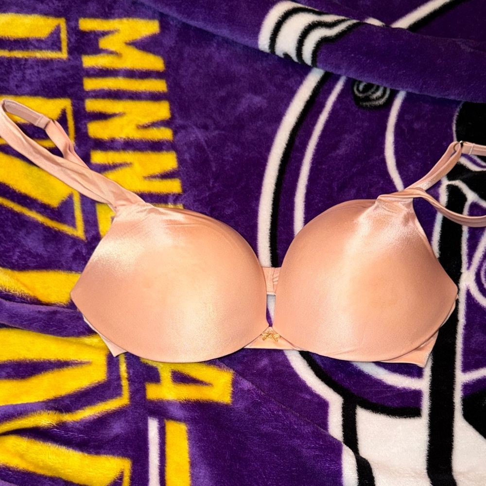 Women's Peach BraVictorias Secret 32D Push up